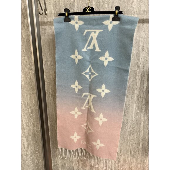 Louis Vuitton Gradient Monogram Scarf 100% Cashmere Unisex Soft Luxury Accessory - Picture 2 of 14
